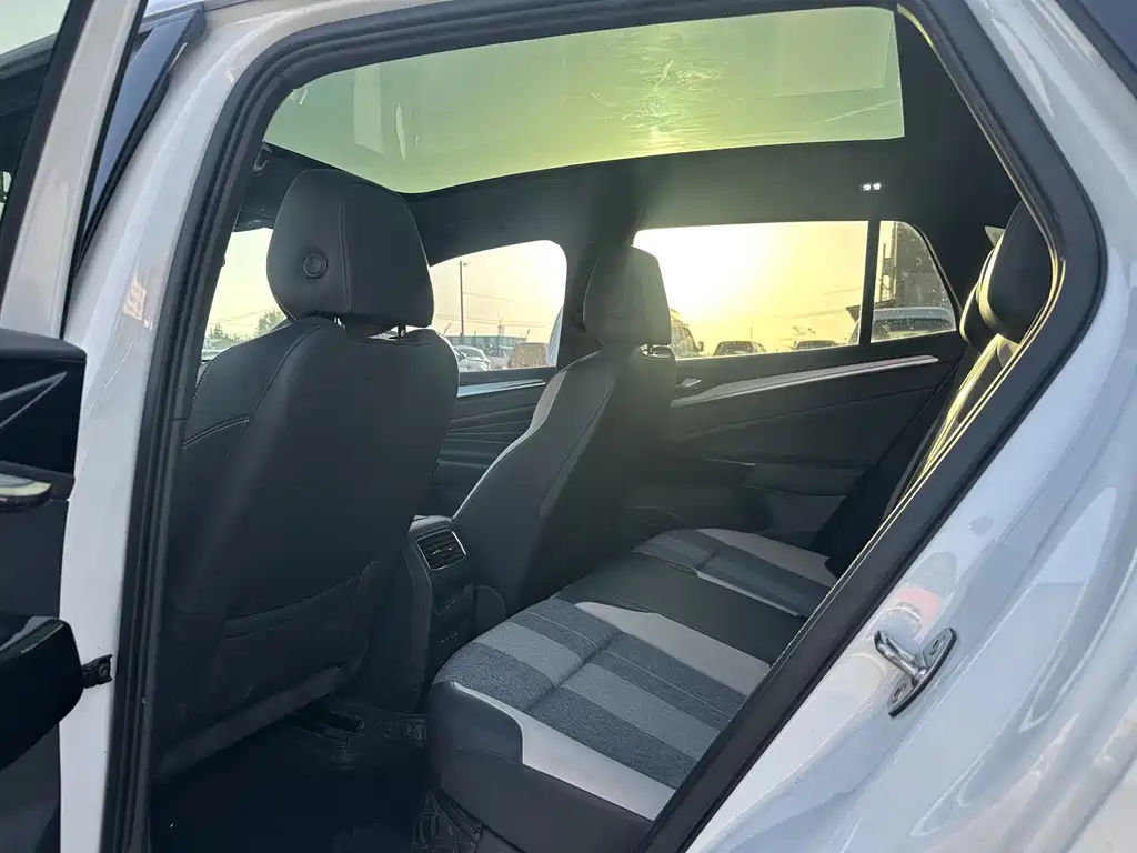 Volkswagen ID.4 Crozz — миниатюра 4