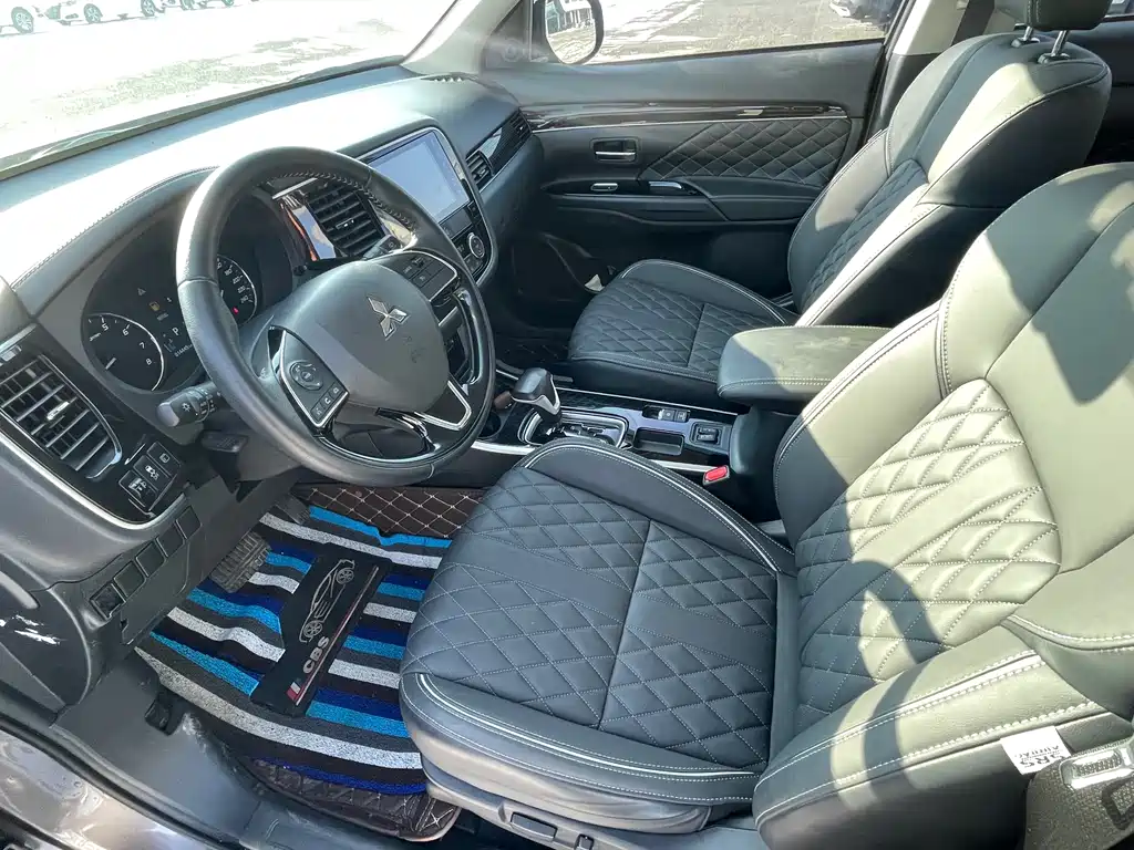 MITSUBISHI OUTLANDER