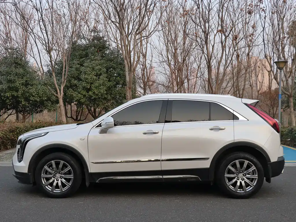 CADILLAC XT4
