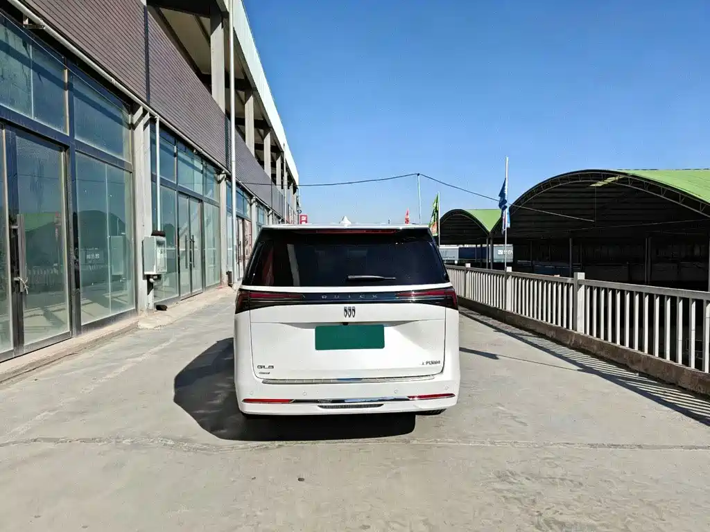 Buick GL8 Hybrid — миниатюра 5