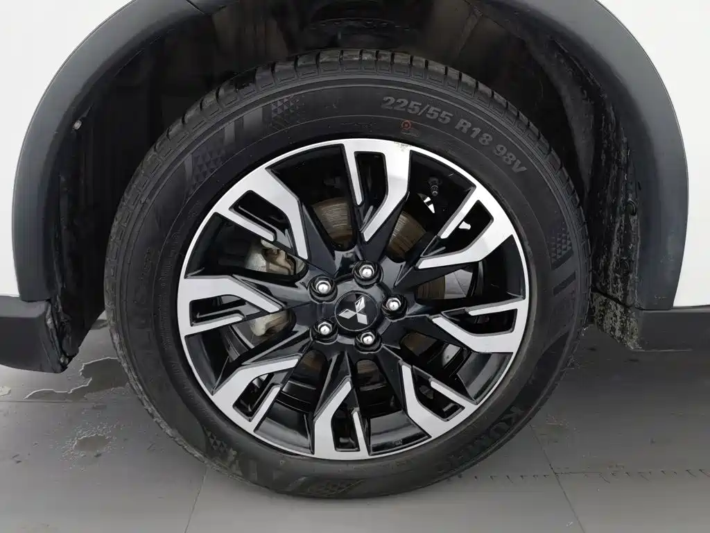 Mitsubishi Outlander — миниатюра 17