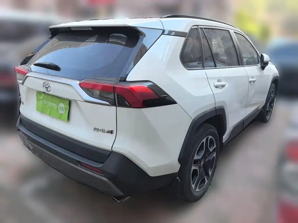 Toyota RAV4 — миниатюра 4