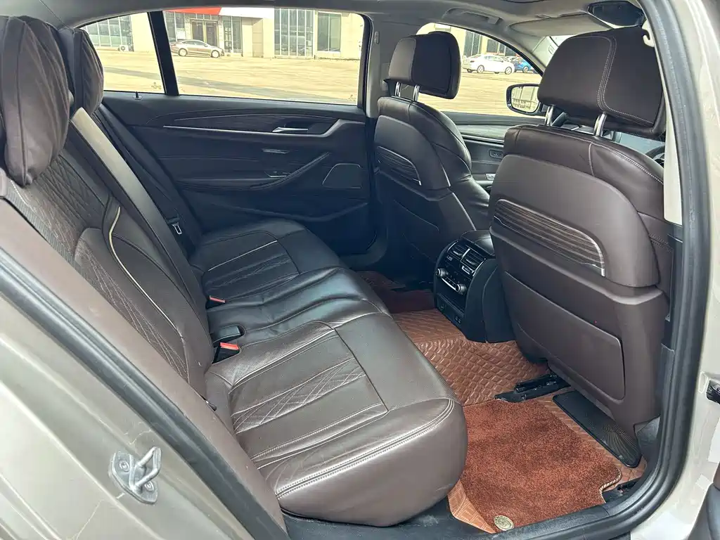 BMW 5 Series — миниатюра 15