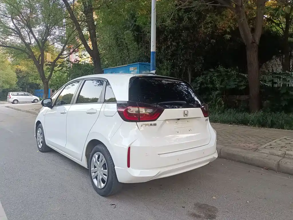 Honda Fit — миниатюра 8