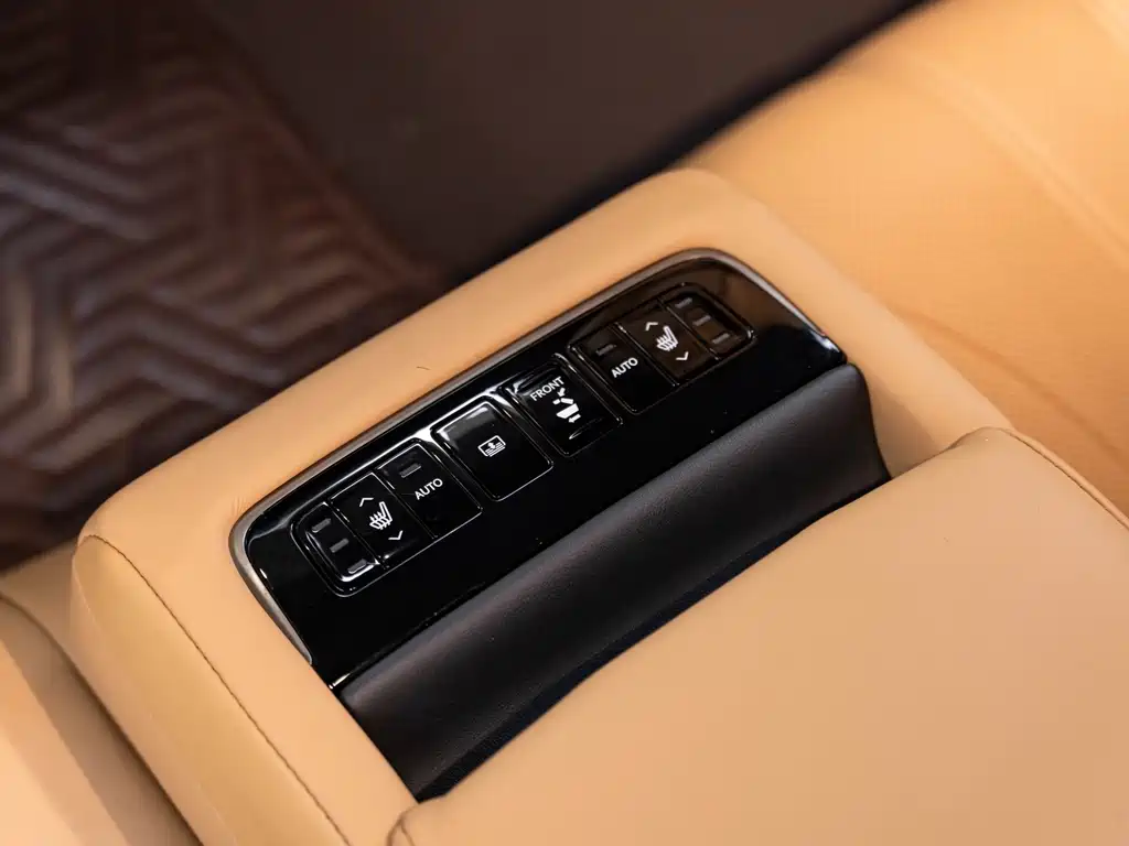 Lexus LS — миниатюра 19