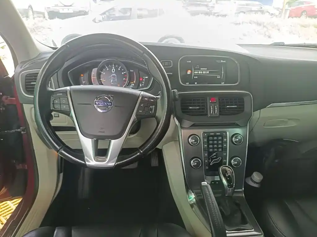 Volvo V40 — миниатюра 10