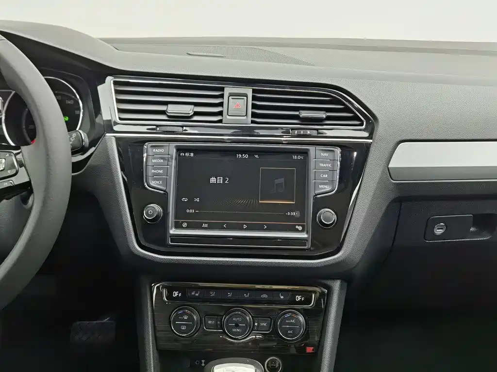 Volkswagen Tiguan L — миниатюра 12