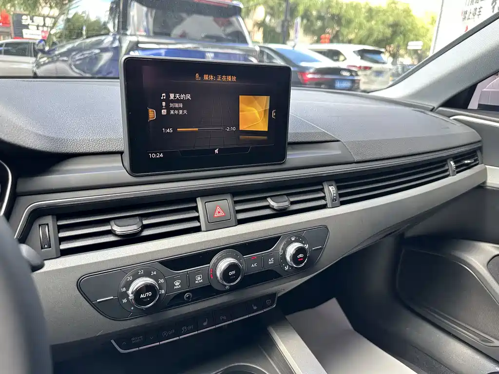Audi A4L — миниатюра 10