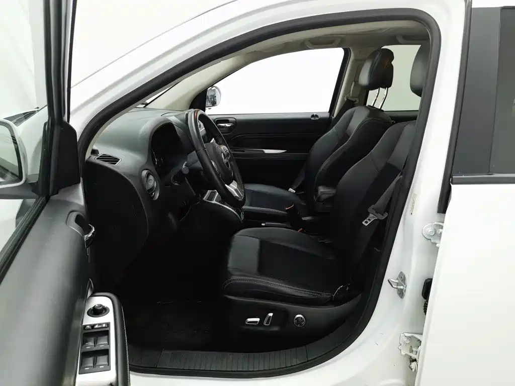 Jeep Compass (Import) — миниатюра 10