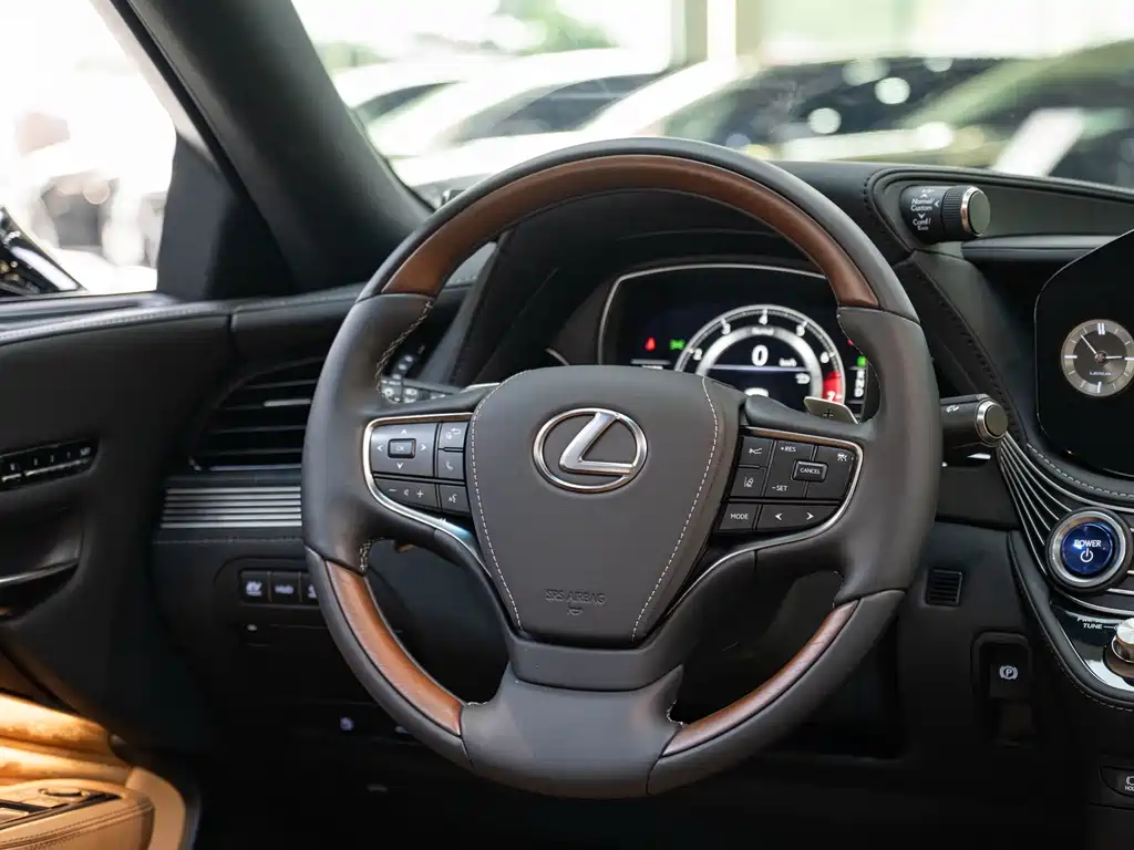 Lexus LS — миниатюра 14