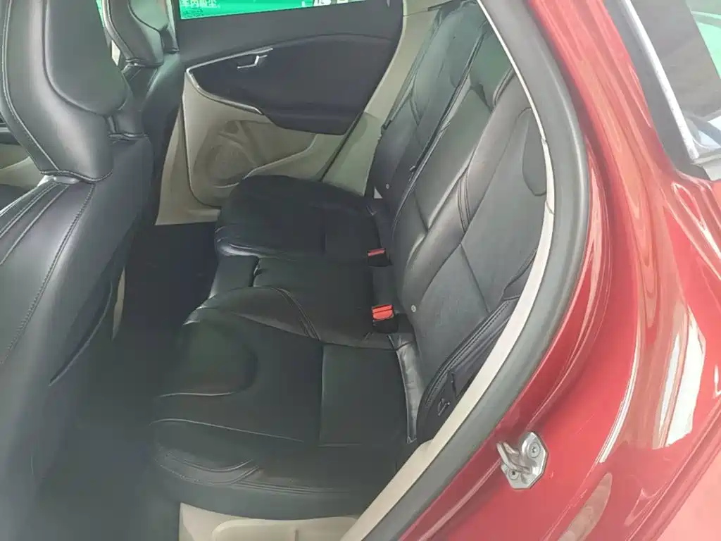 Volvo V40 — миниатюра 17