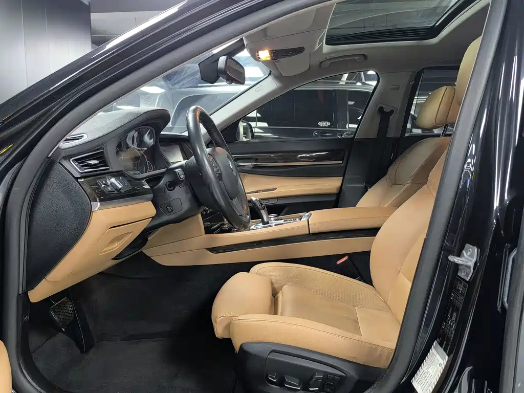 BMW 7 Series — миниатюра 5