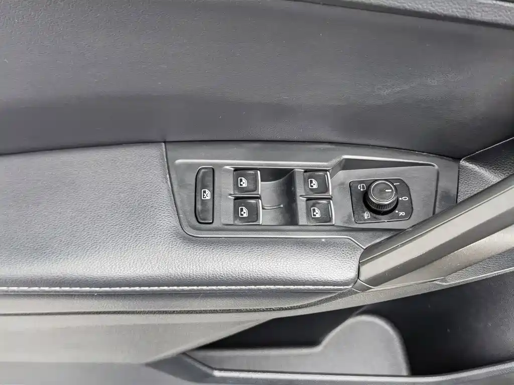 Volkswagen Tiguan L — миниатюра 9