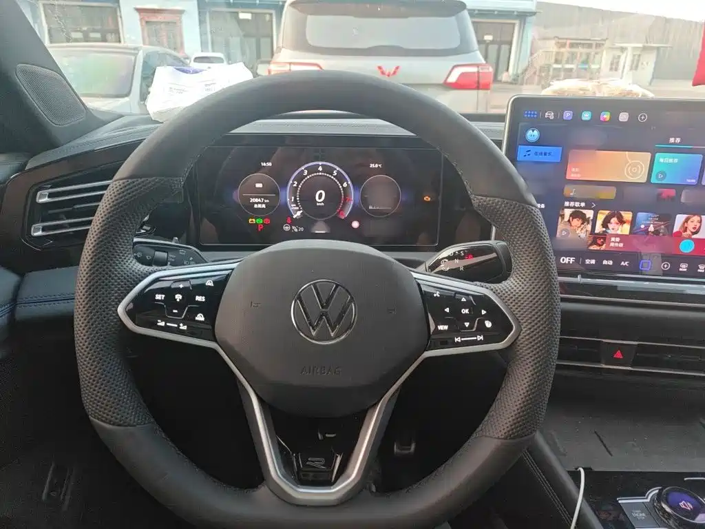Volkswagen Tiguan L — миниатюра 11