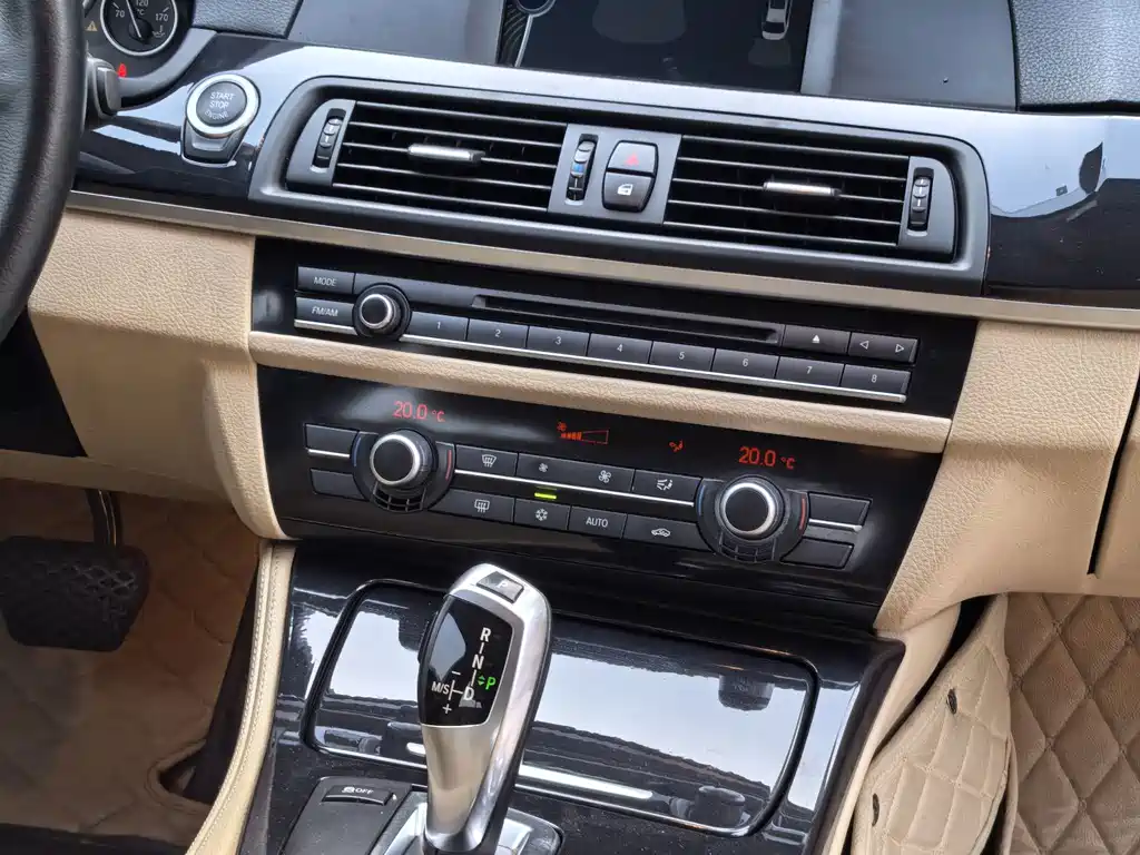 BMW 5 Series — миниатюра 10