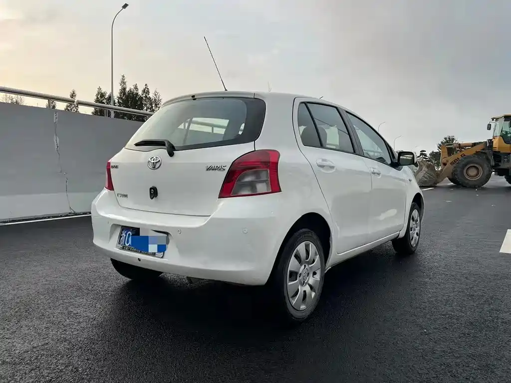 Toyota Yaris — миниатюра 7
