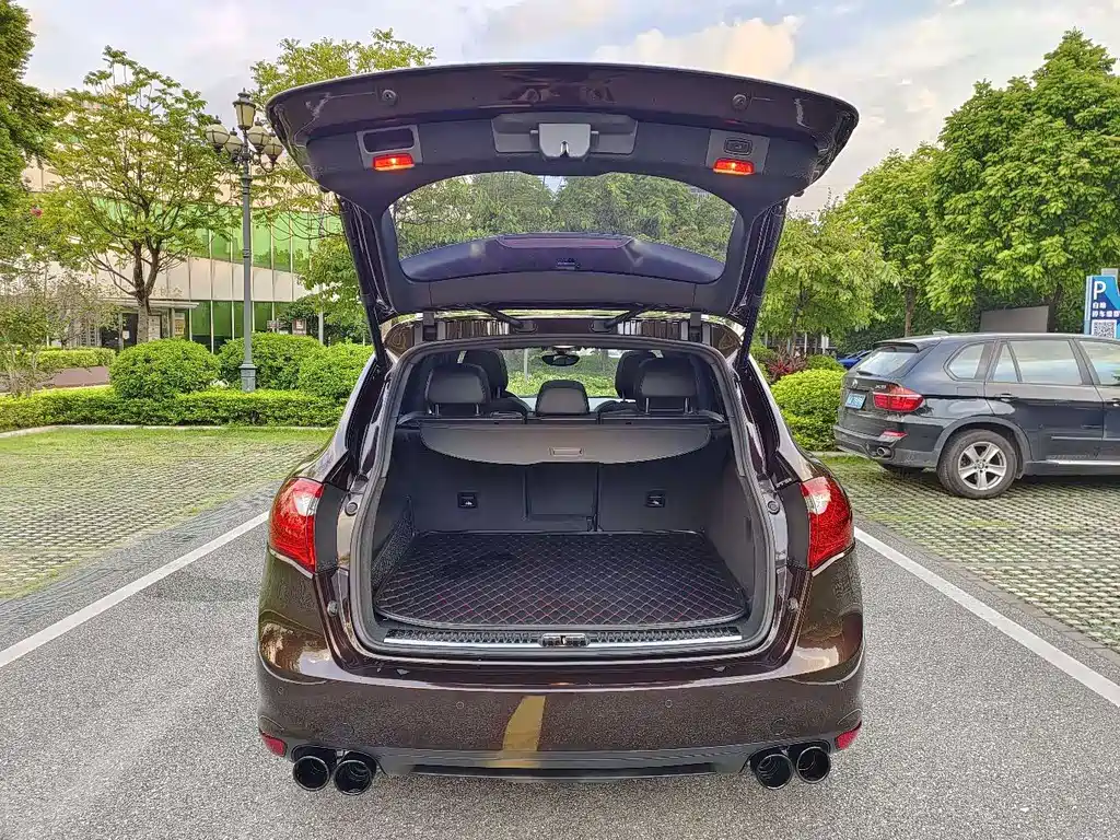 Porsche Cayenne — миниатюра 19