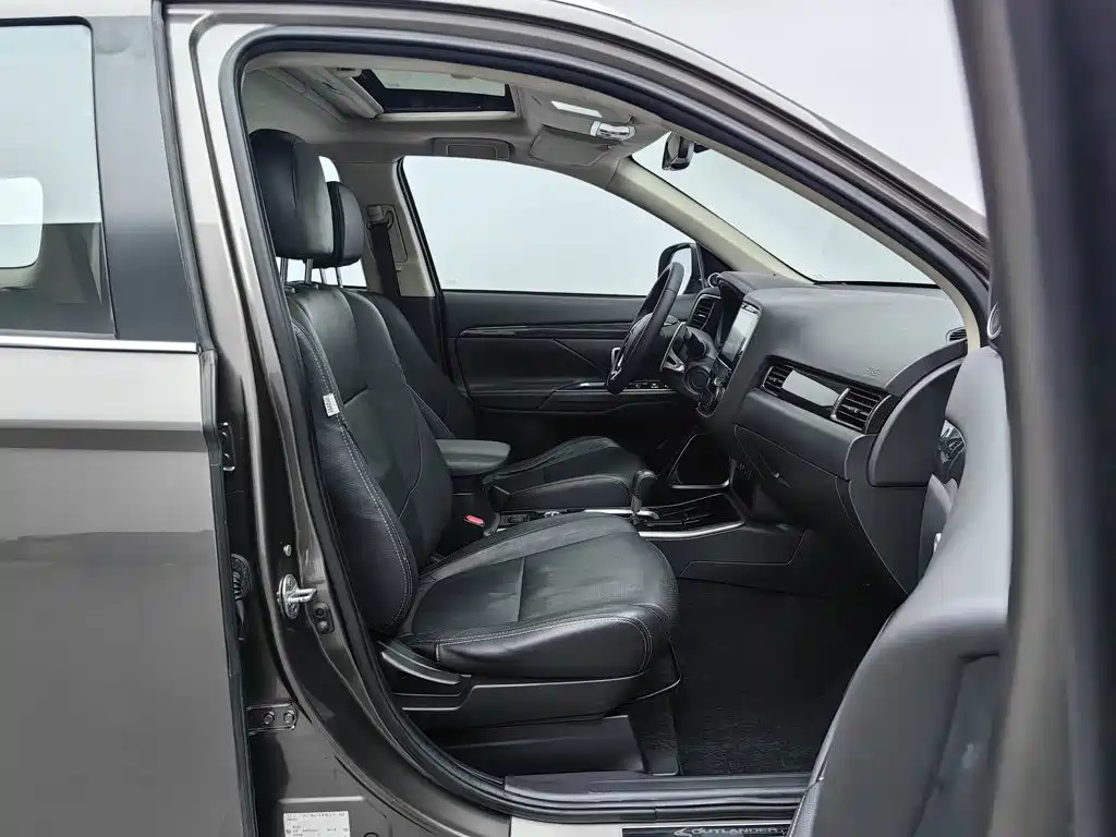 Mitsubishi Outlander — миниатюра 23