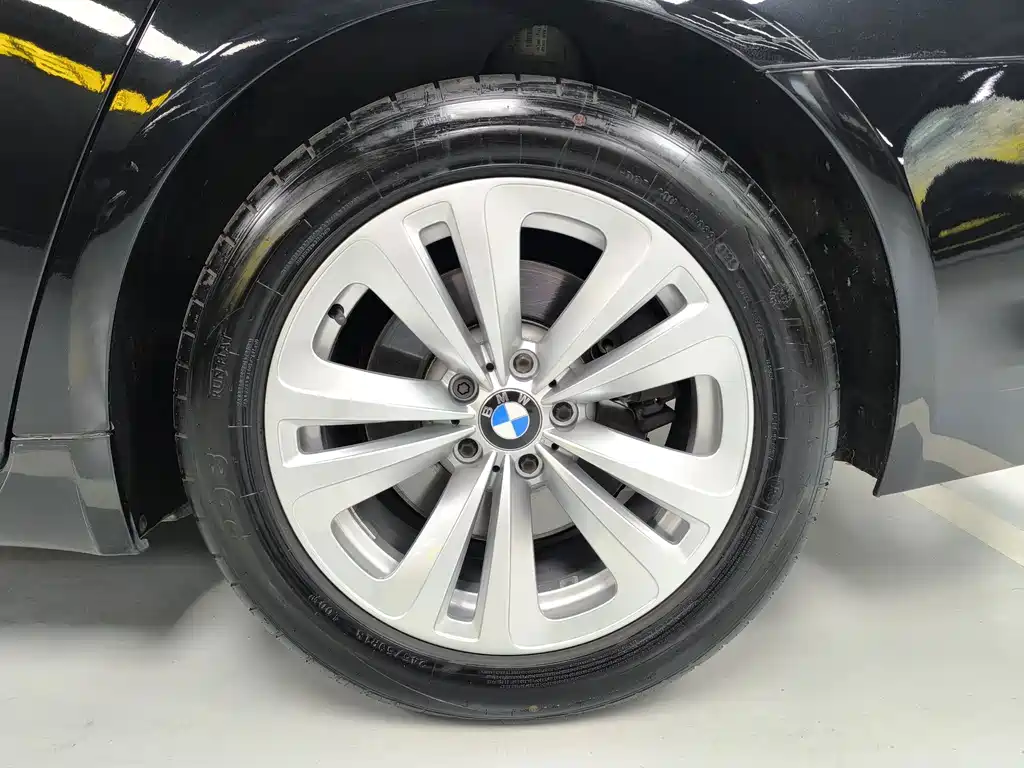 BMW 7 Series — миниатюра 18