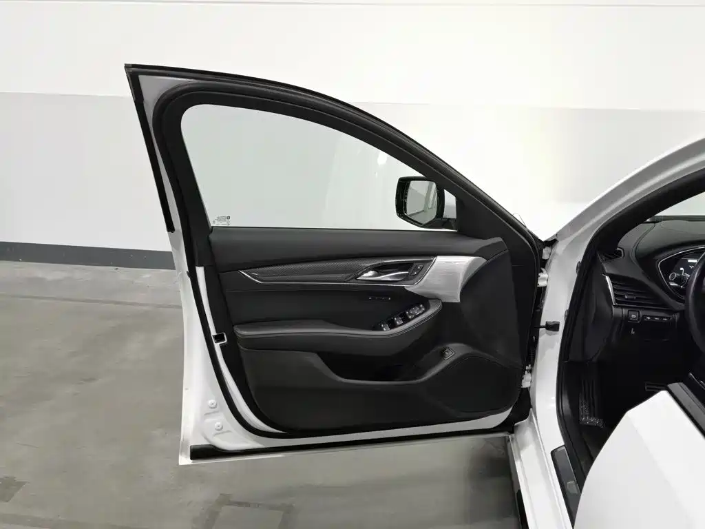 Cadillac CT5 — миниатюра 8