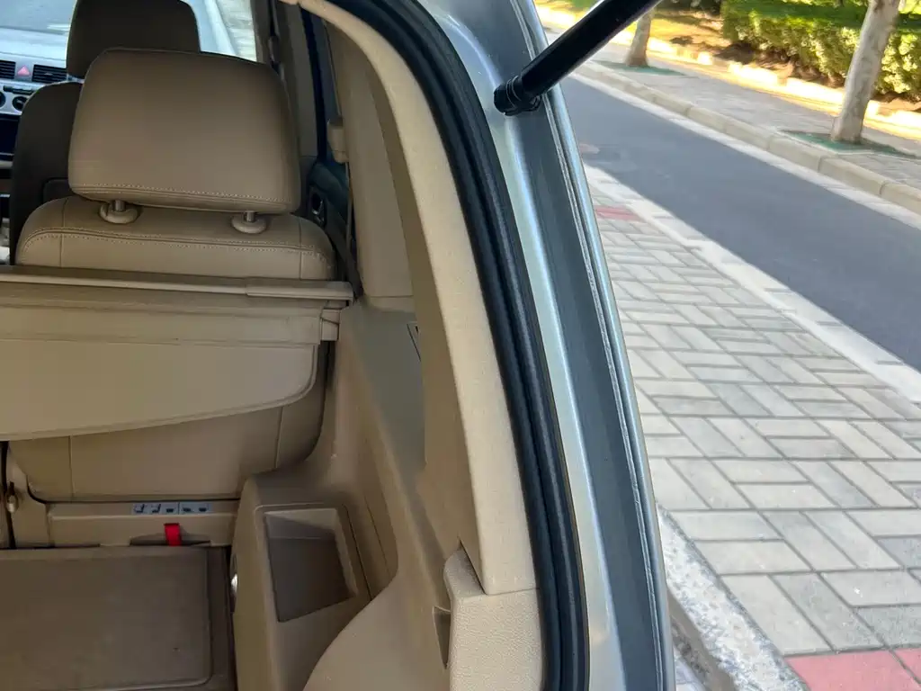Volkswagen Touran — миниатюра 23