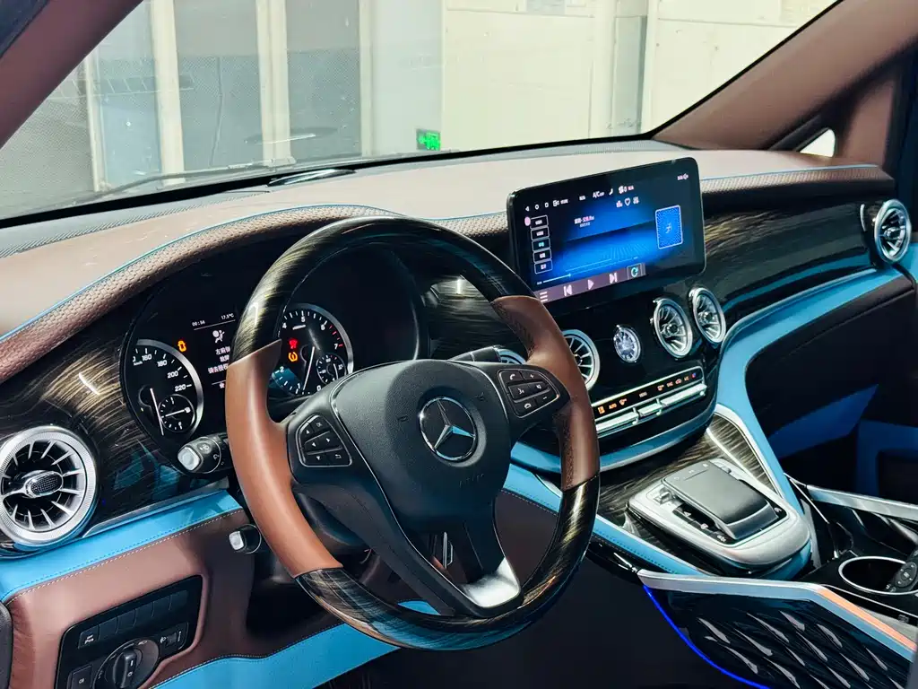 Mercedes-Benz Vito 2023 2.0T 7 мест