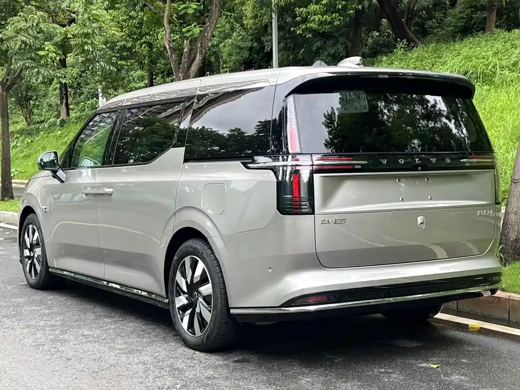 Volvo EM90 — миниатюра 4
