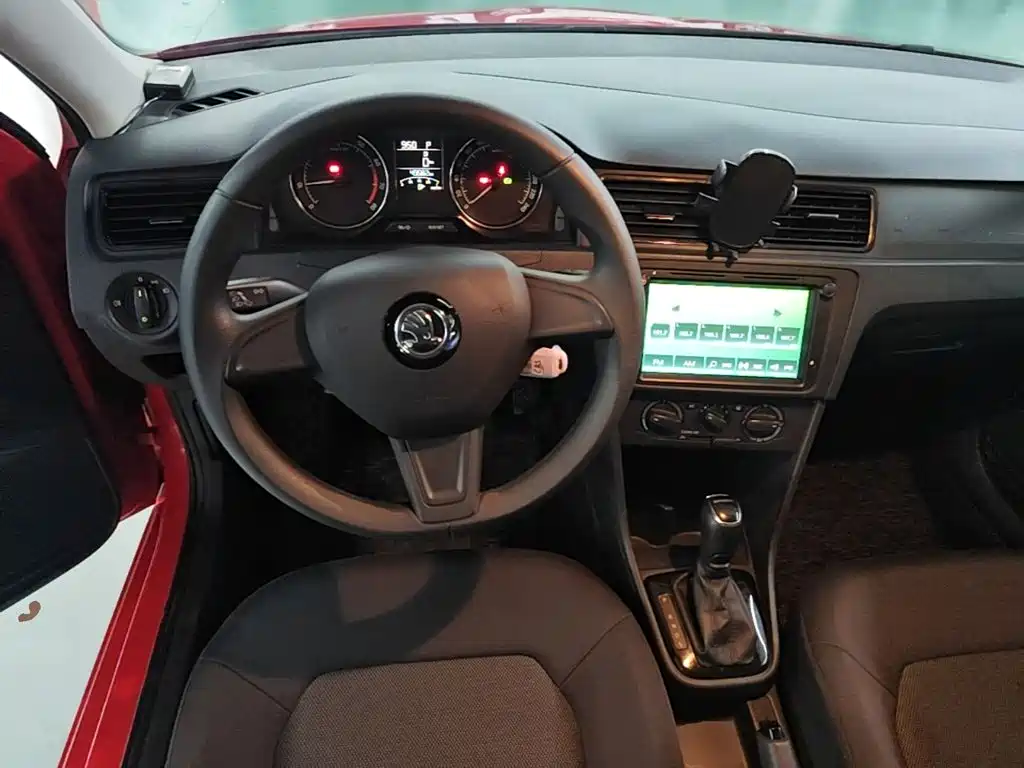 Skoda Rapid Spaceback — миниатюра 11