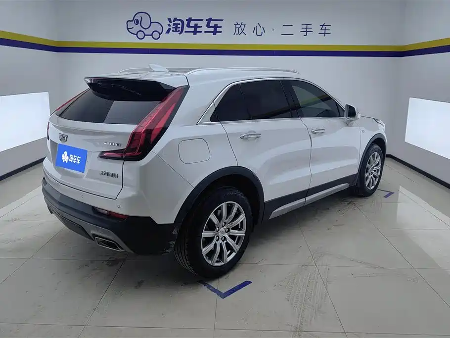 CADILLAC XT4