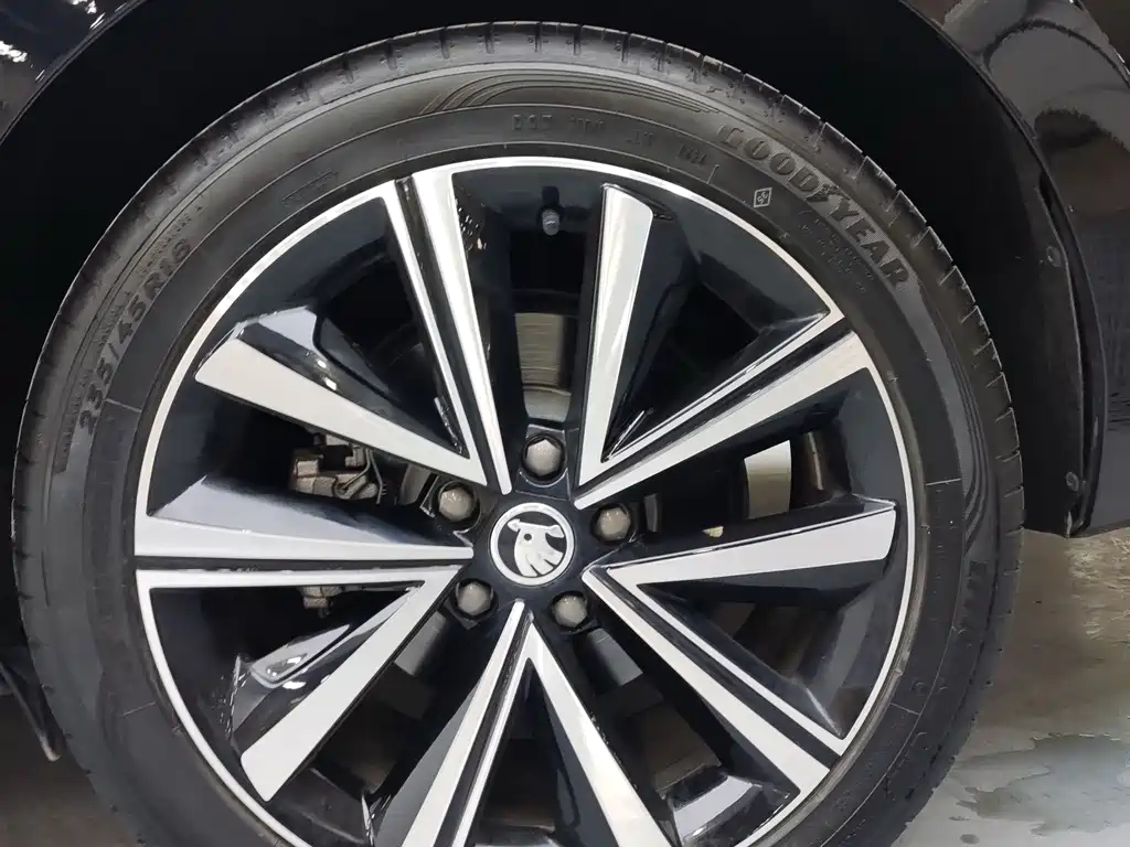 Skoda Superb — миниатюра 17