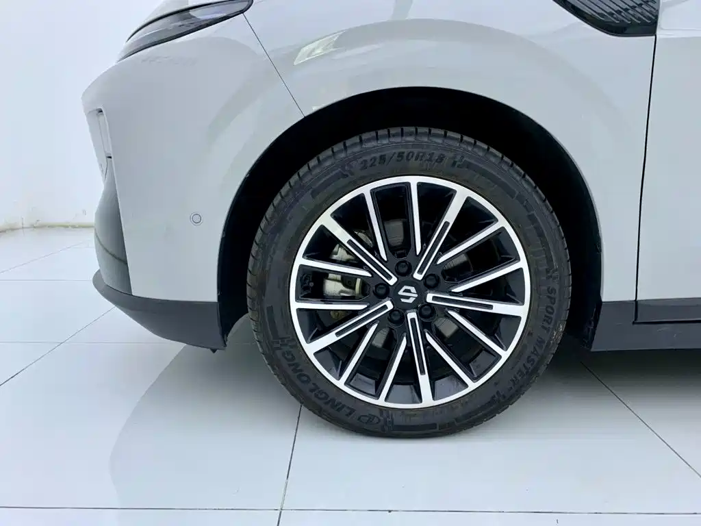 Leapmotor Leapmotor B10 — миниатюра 7
