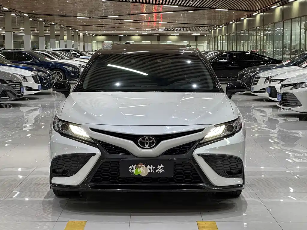 Toyota Camry — миниатюра 2