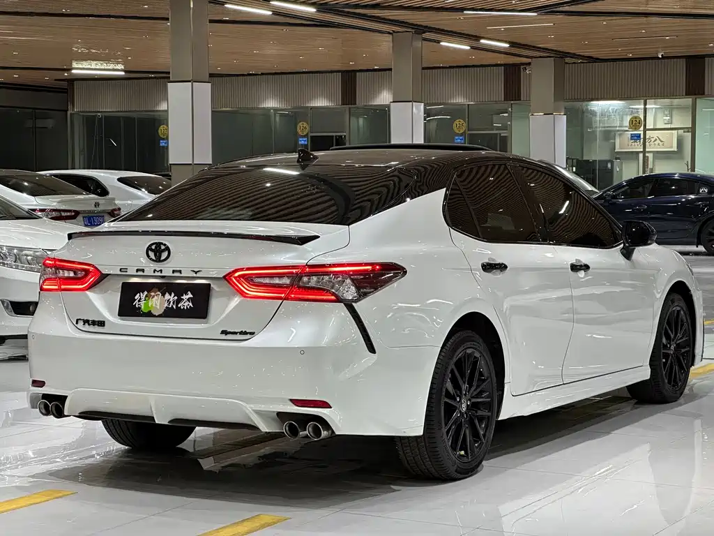 Toyota Camry — миниатюра 18