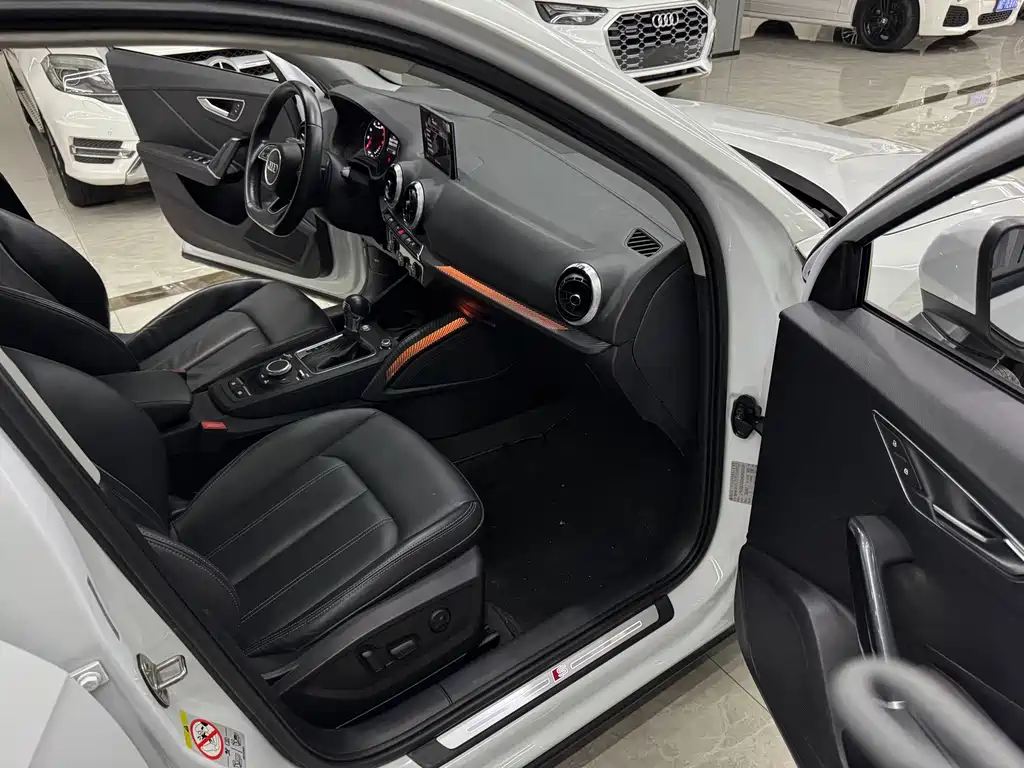 Audi Q2L - фото 13