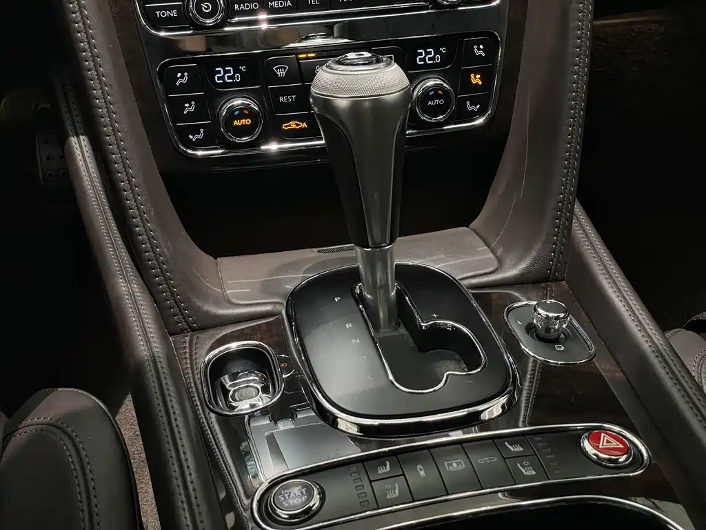 Bentley Flying Spur — миниатюра 22