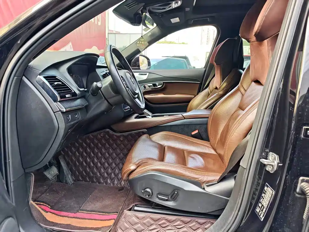 Volvo XC90 — миниатюра 9