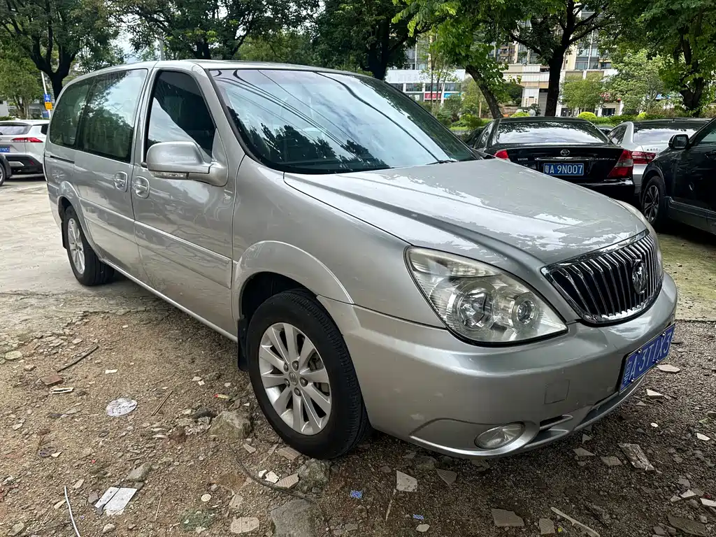 Buick GL8 — миниатюра 2