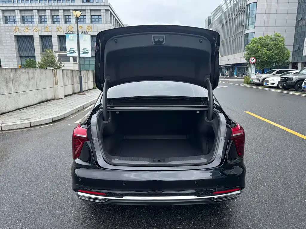 Hongqi Hongqi H5 — миниатюра 11