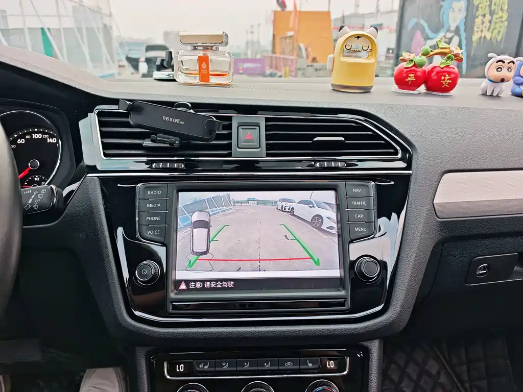 Volkswagen Tiguan L — миниатюра 19