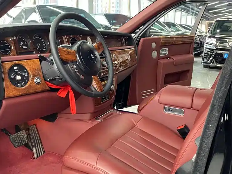 Rolls-Royce Phantom — миниатюра 8