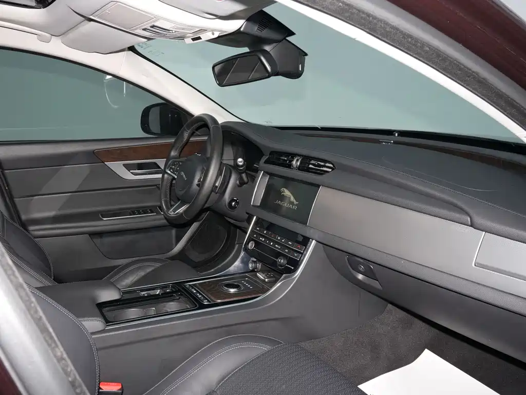 Jaguar XFL — миниатюра 13