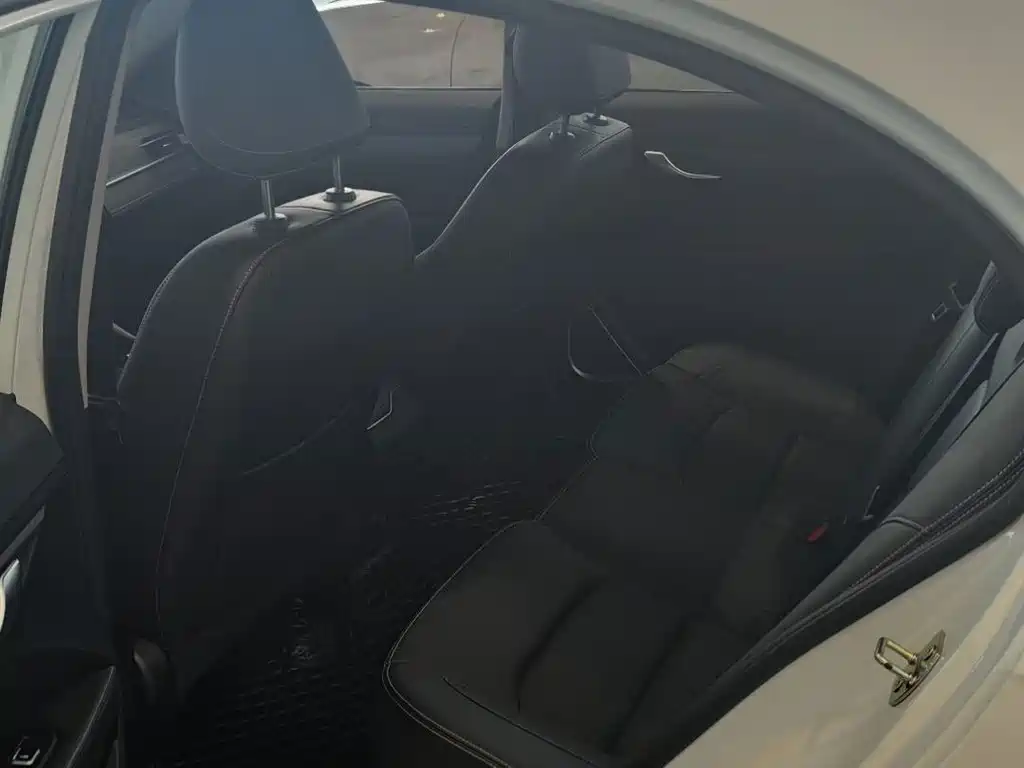 Geely Emgrand — миниатюра 7