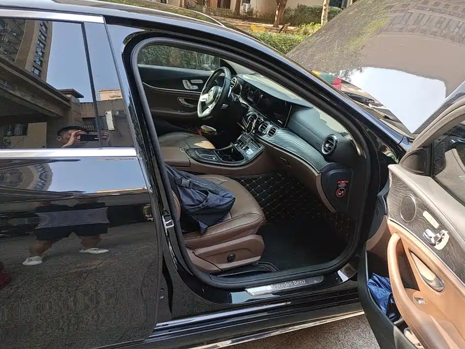 Mercedes-Benz E-Class — миниатюра 8
