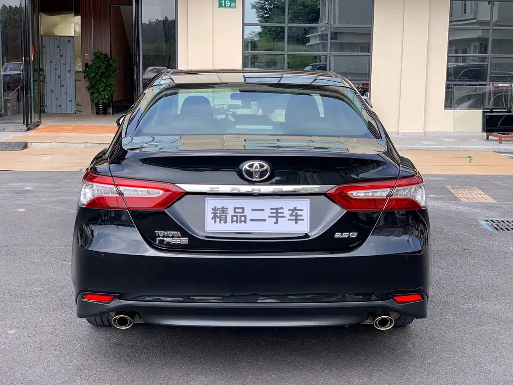 Toyota Camry — миниатюра 5
