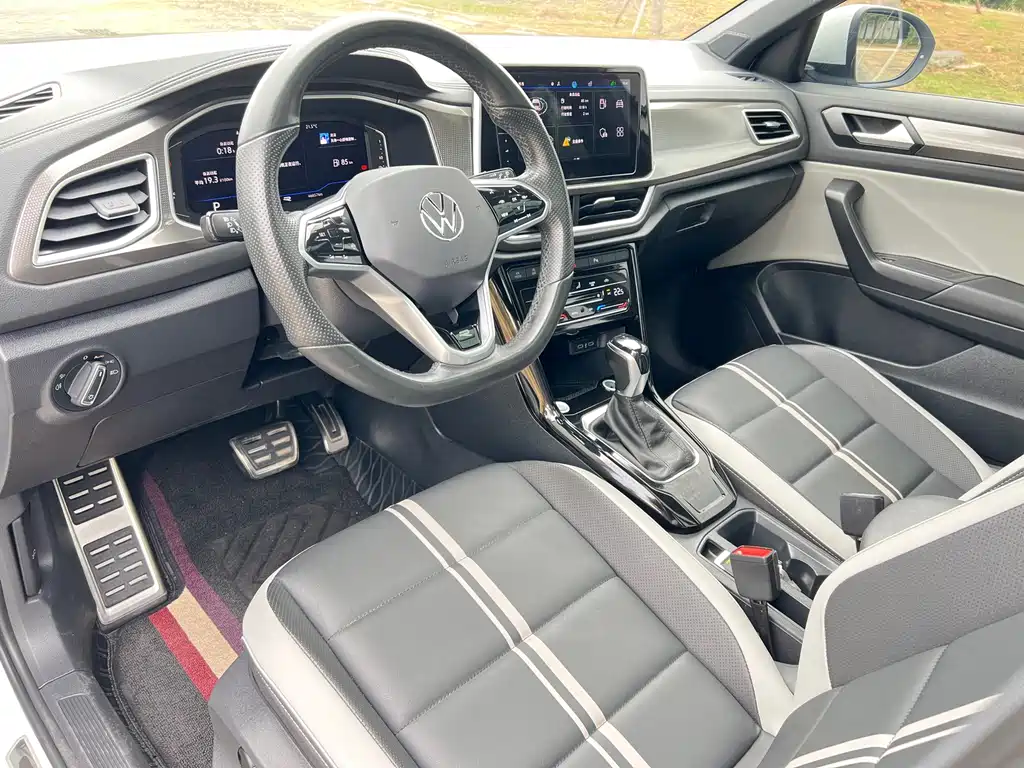 VOLKSWAGEN T ROC EXPLORING SONGS