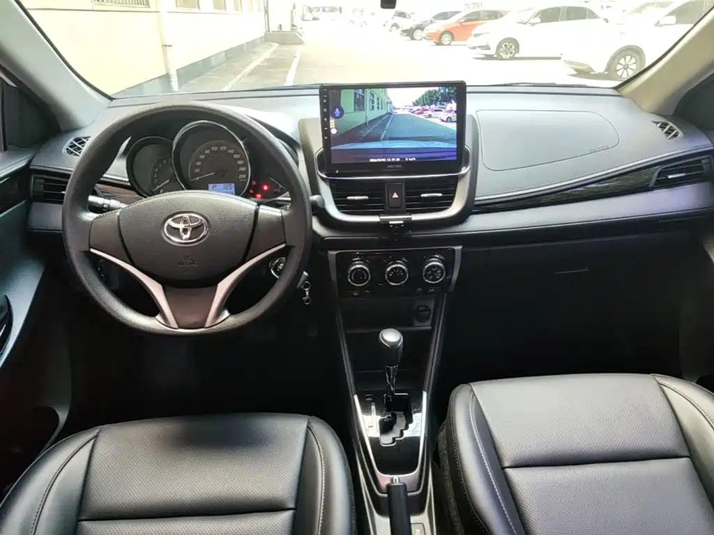 Toyota Yaris L — миниатюра 10