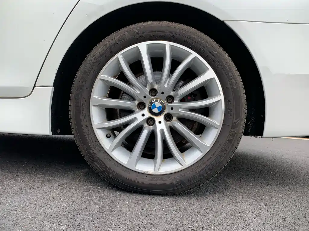 BMW 5 Series — миниатюра 7