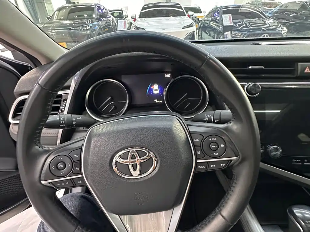 Toyota Camry - фото 7