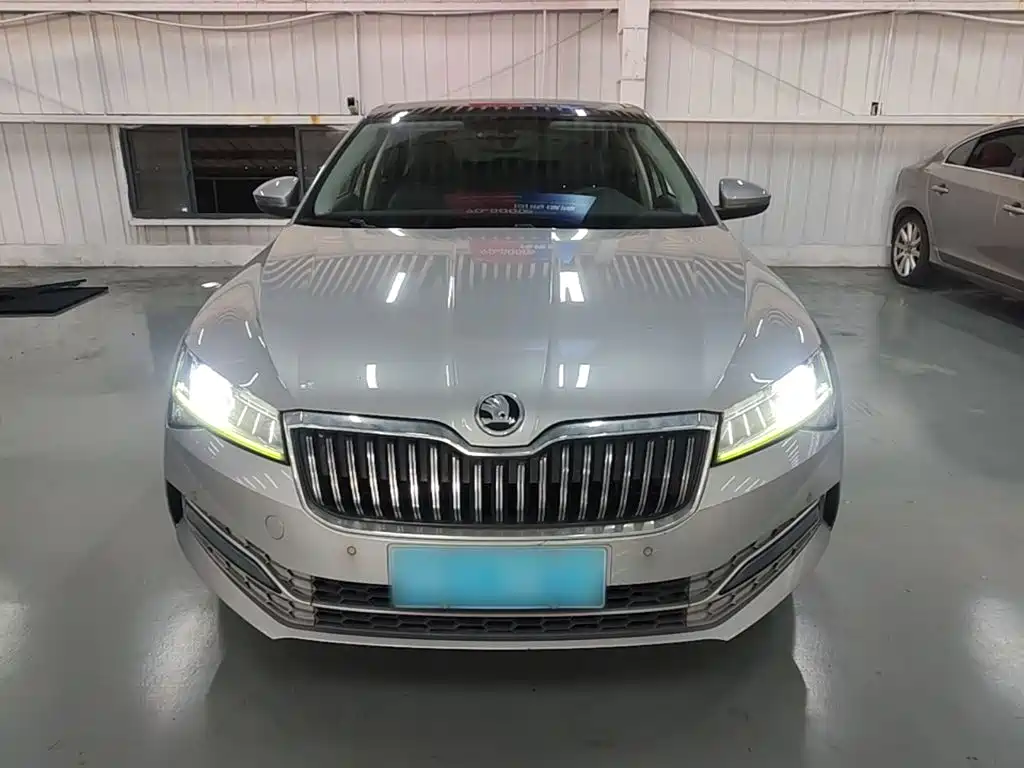 Skoda Superb — миниатюра 3