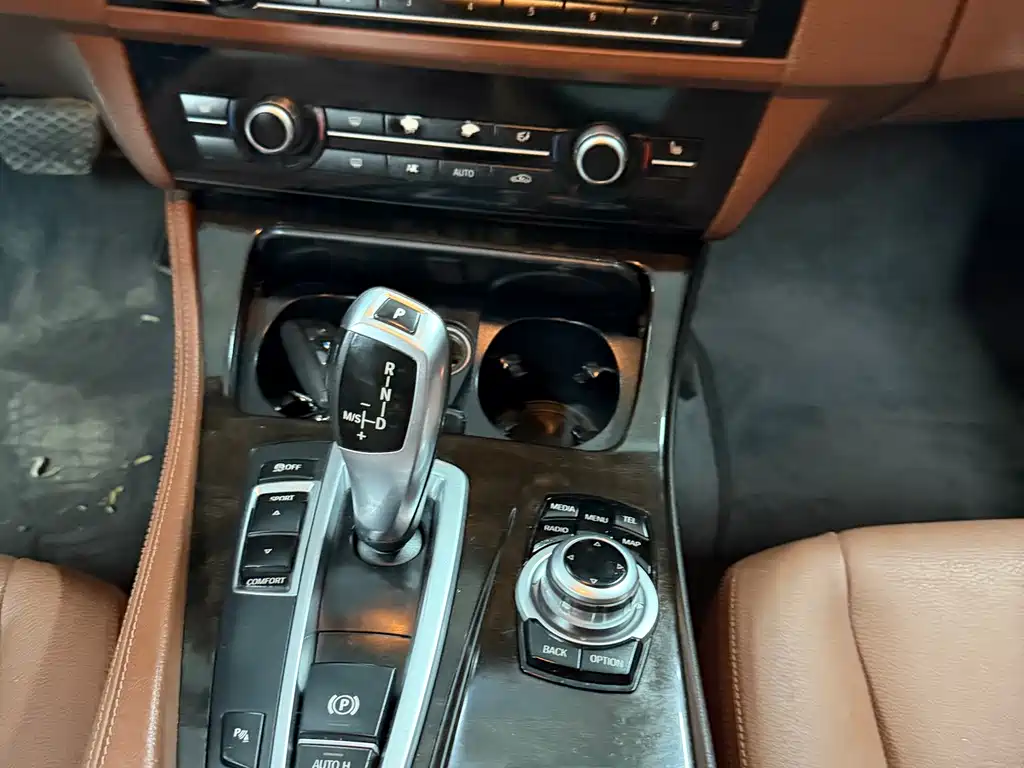 BMW 5 Series — миниатюра 8